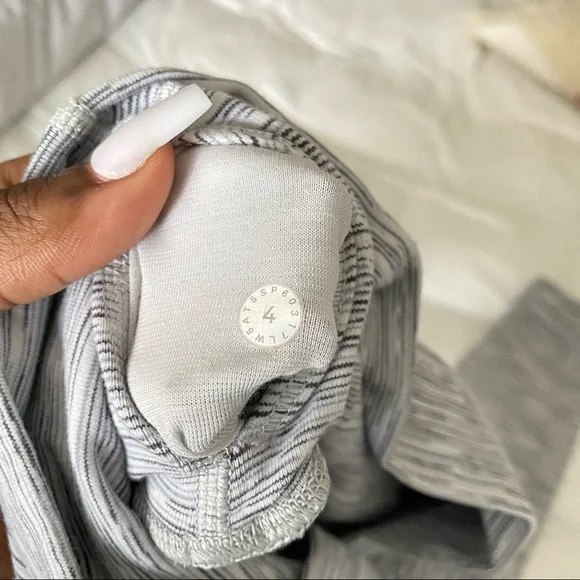 Lululemon Wunder Under Leggings 25” - Picture 3 of 3